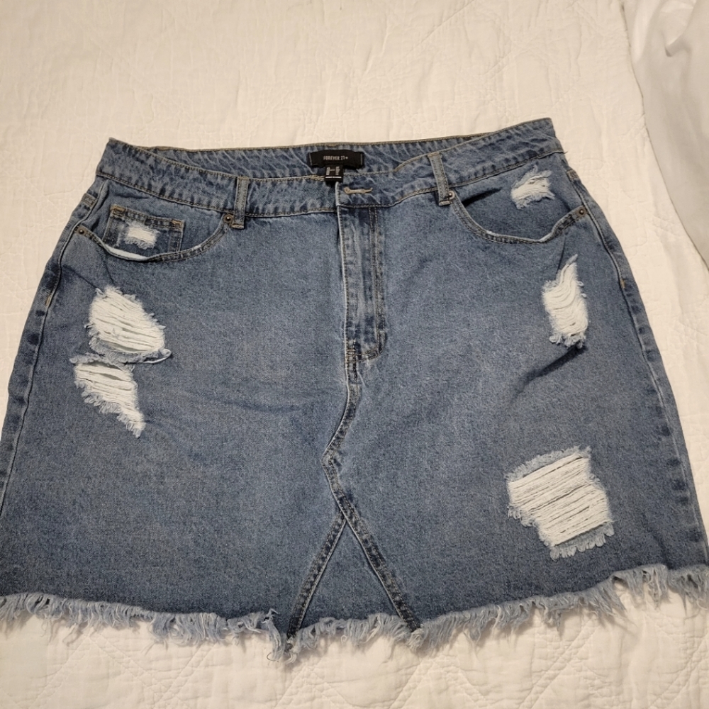Forever 21 distressed denim skirt